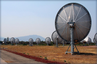 Illustration for article titled Is SETI at risk of downloading a malicious virus from outer space?